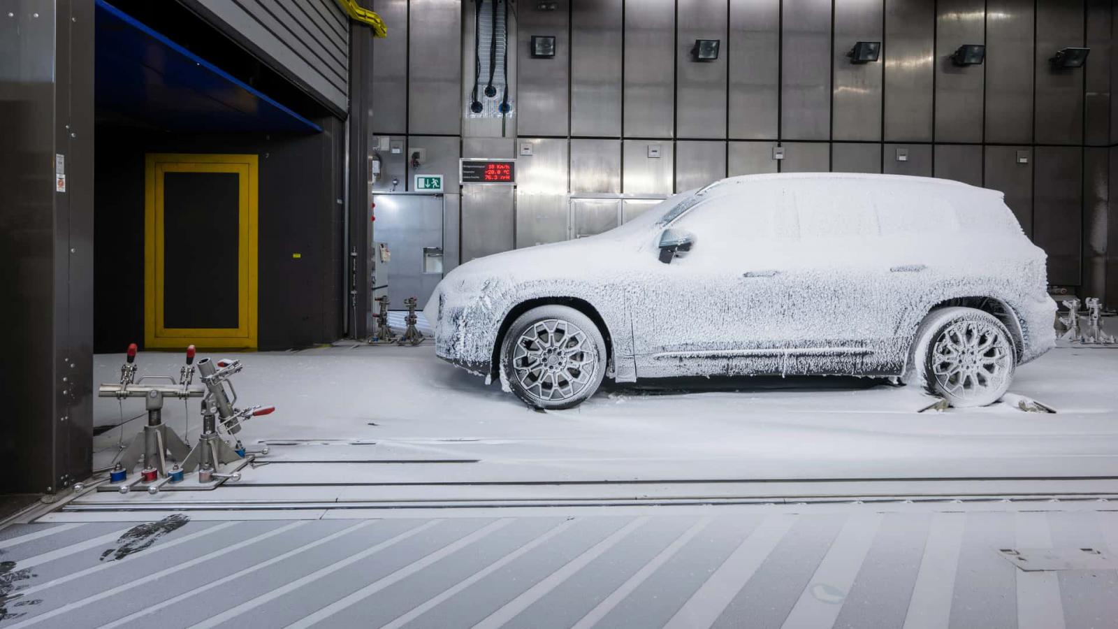 Πρώτες teaser εικόνες της νέας Mercedes GLB που έρχεται στις 8/12